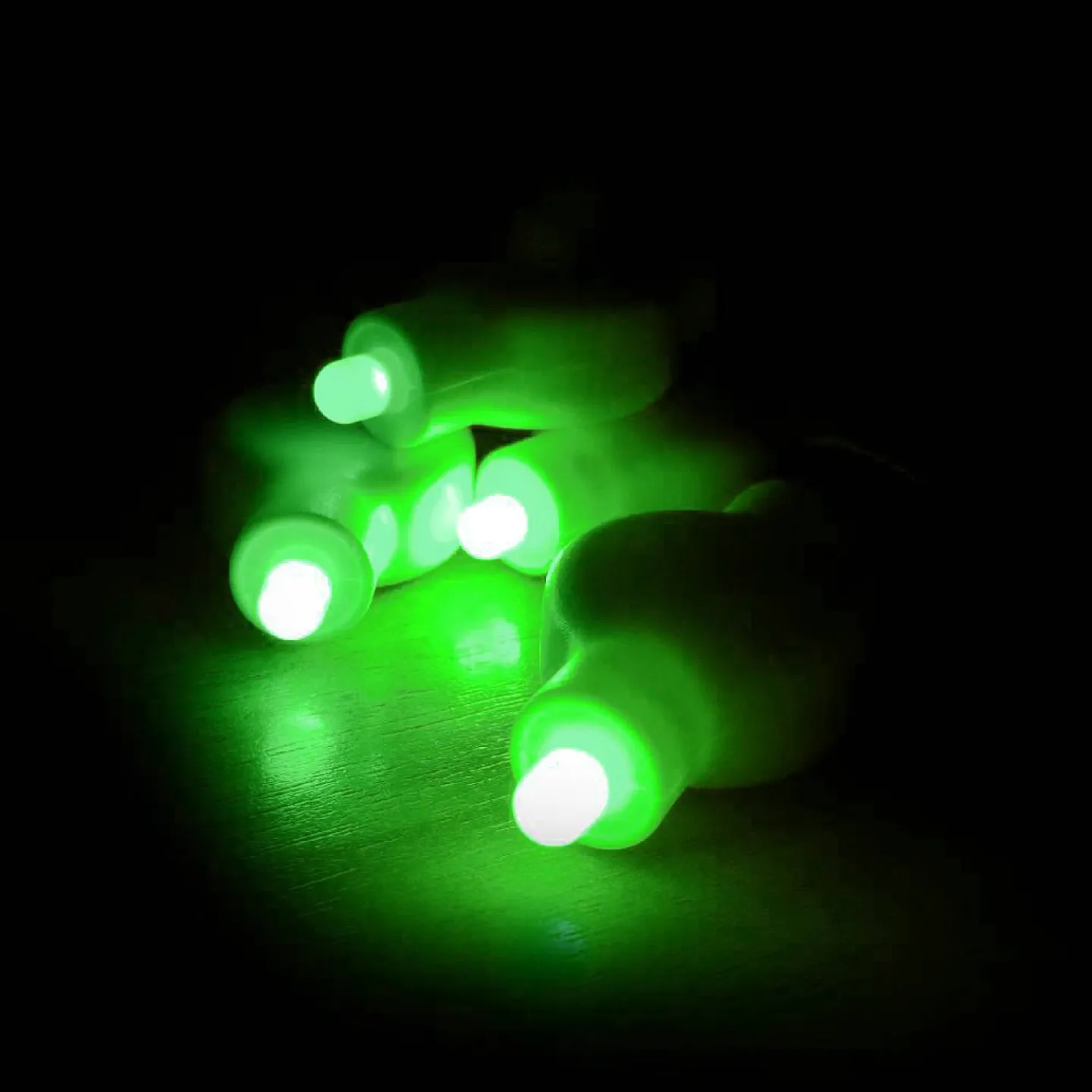 lampion lampjes aan stiek groen.