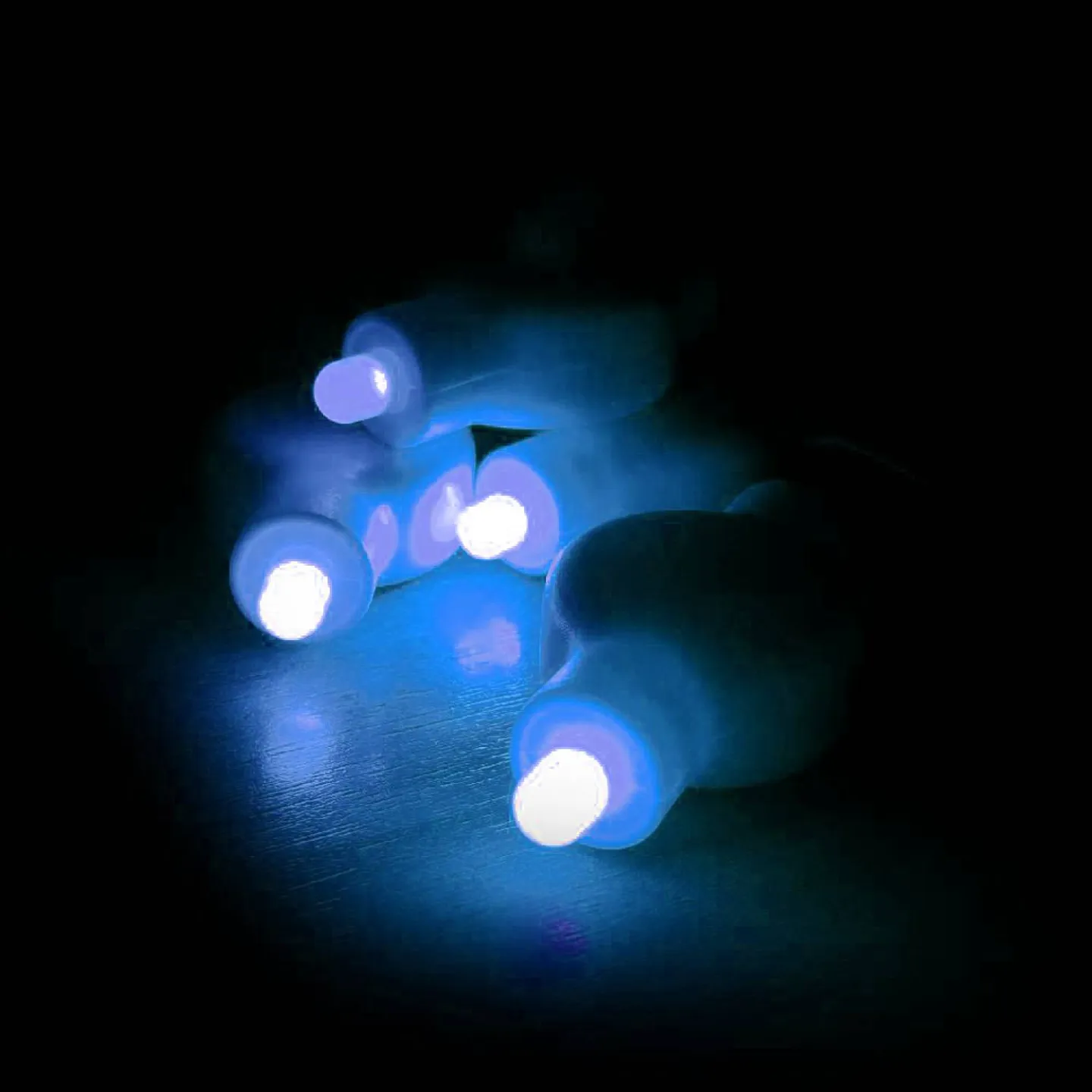 LED lampjes ballon aan stiek blauw.