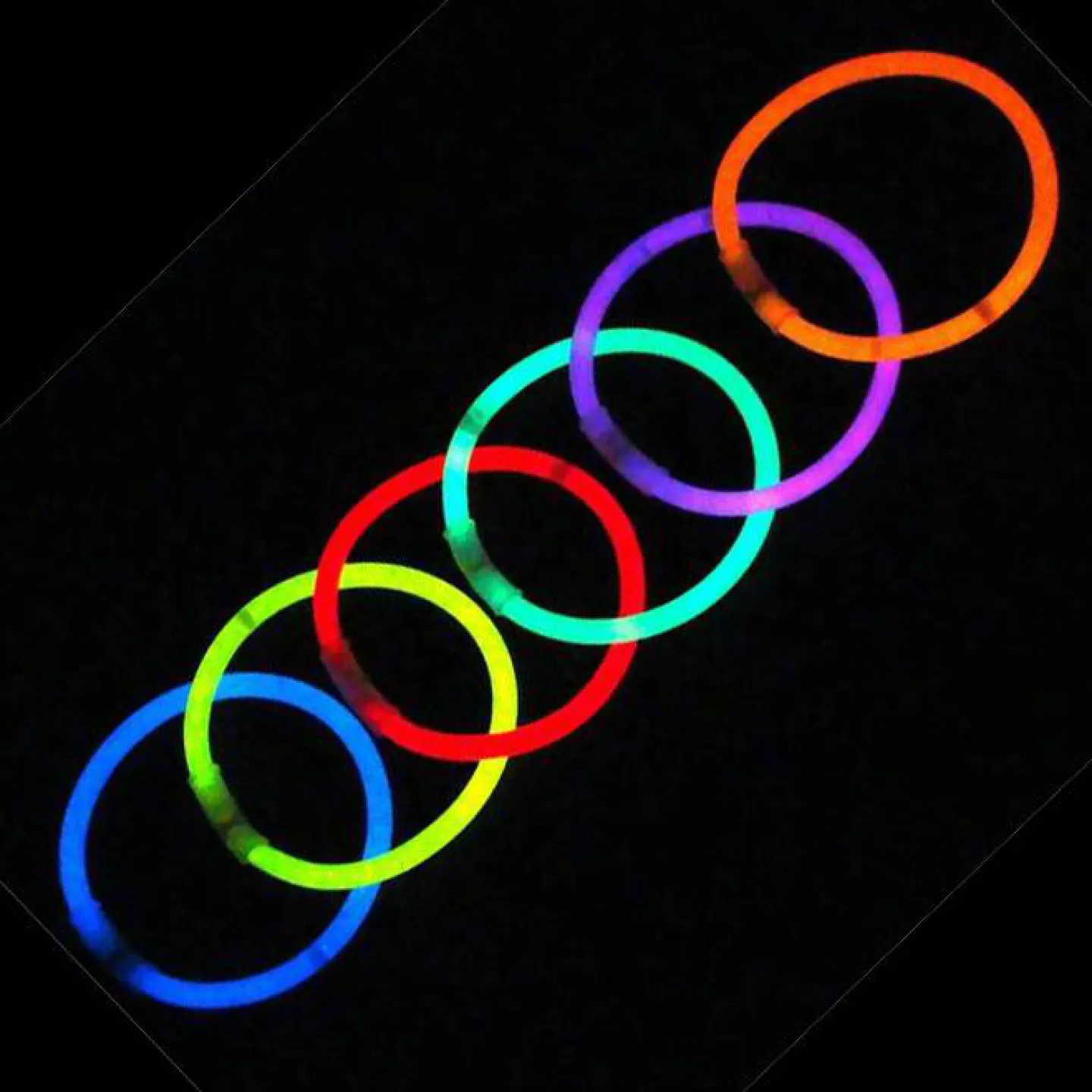 Glow sticks armbandjes.