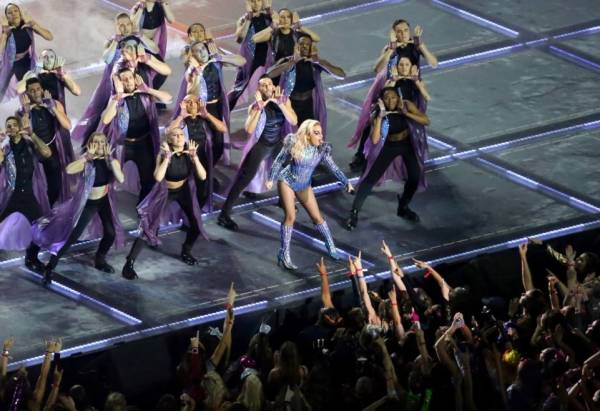 Super_Bowl_LI_halftime_show_03