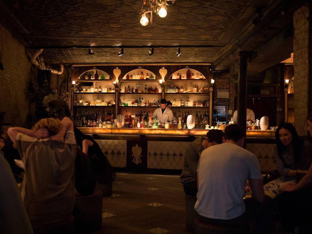 Speakeasy Bar Apothéke NYC.