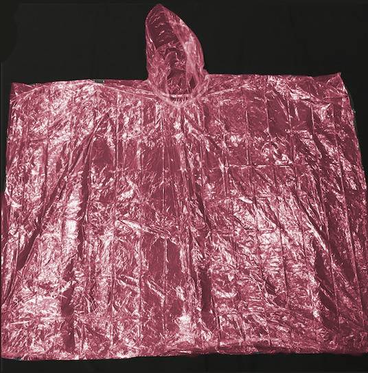 roze wegwerp poncho