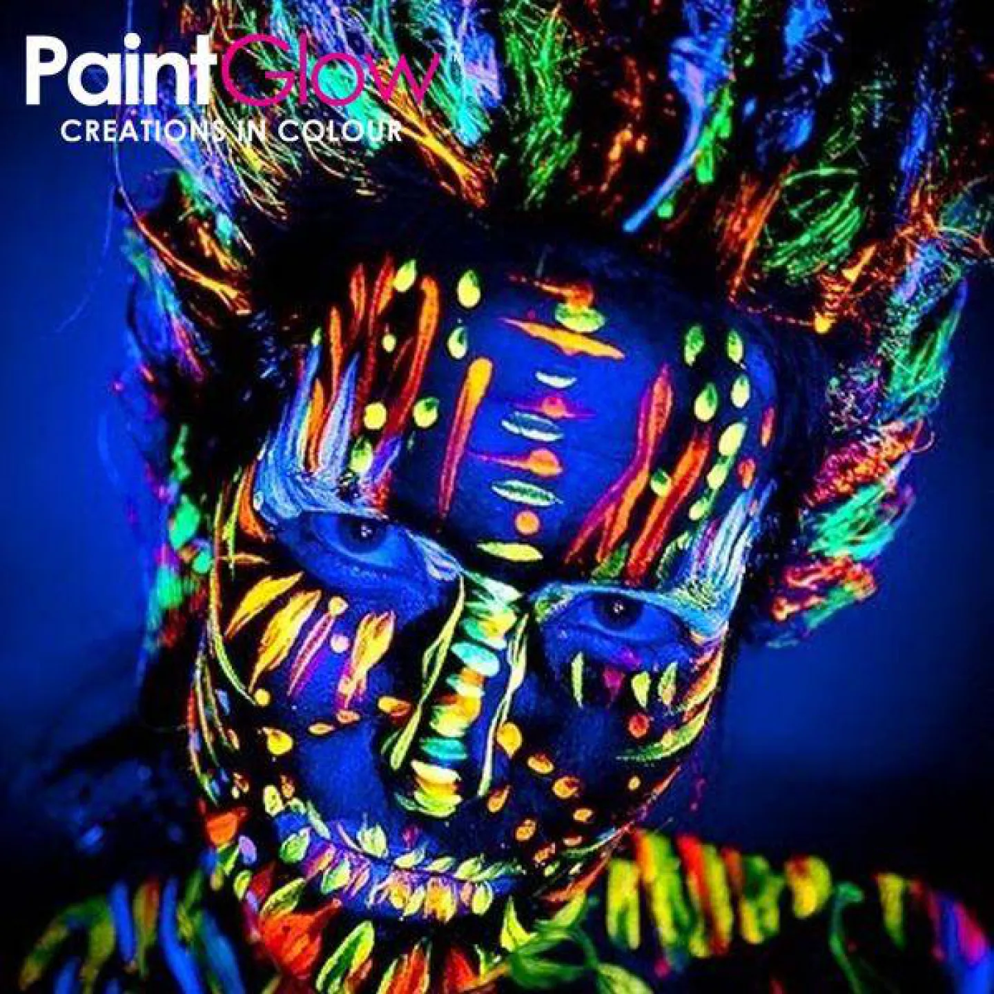 Lichtgevende gezichtsverf bodypaint.