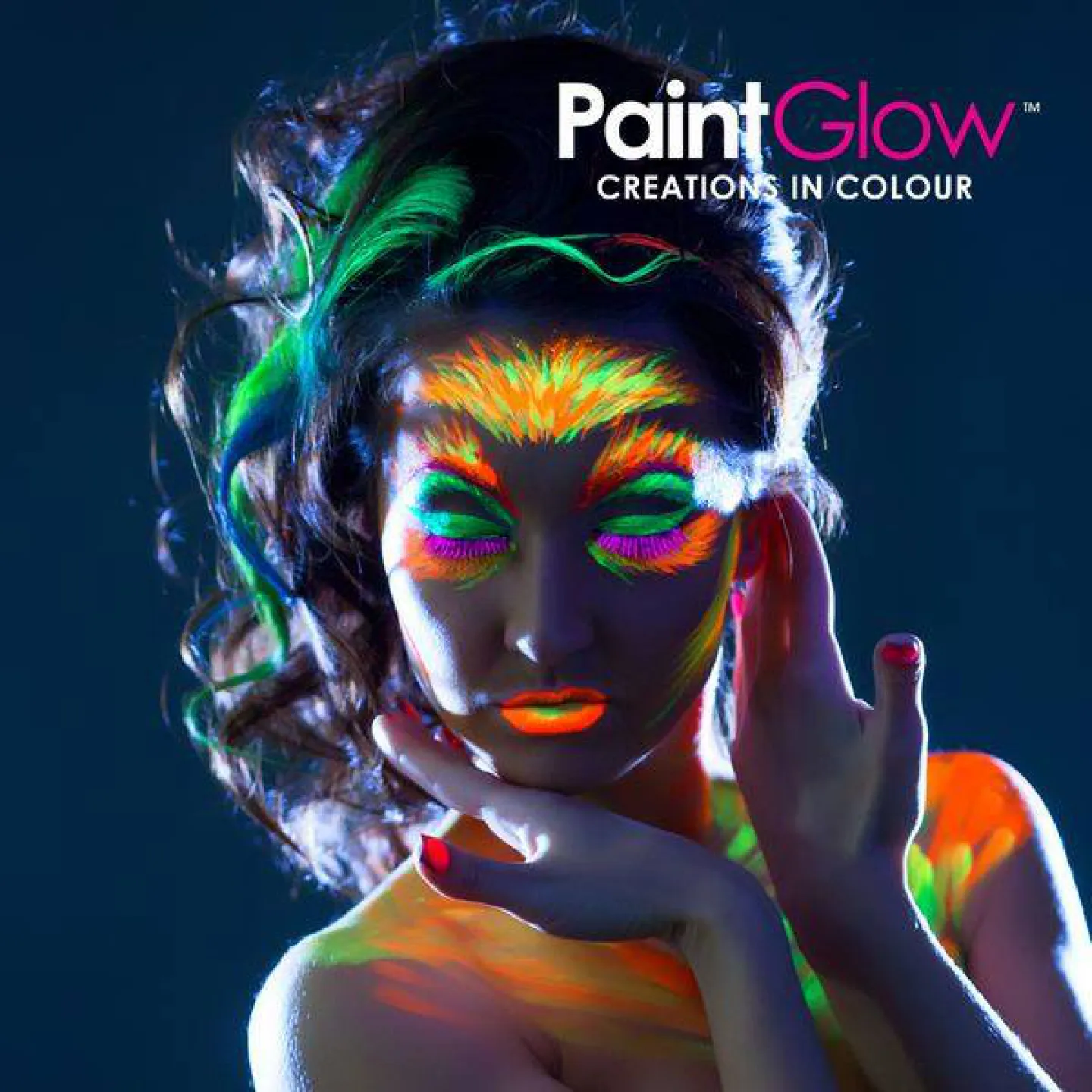 Glow in the dark make-up schmink.