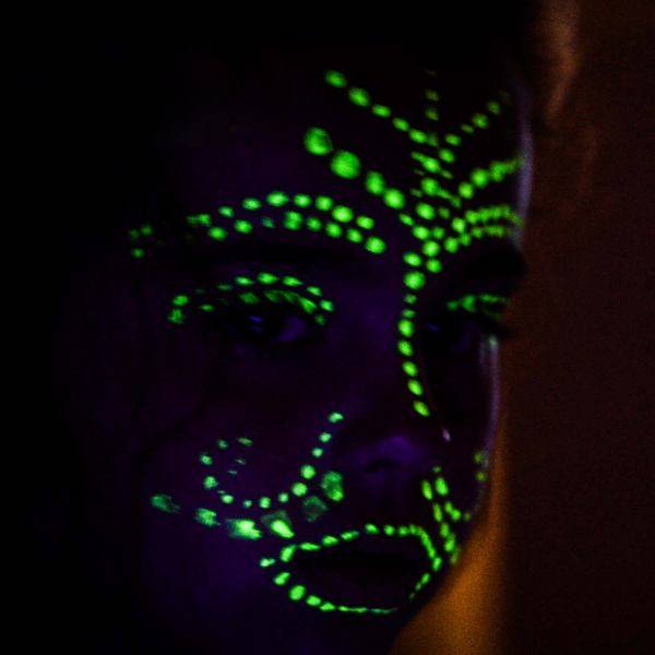 glow in the dark  verf voor lichaam
