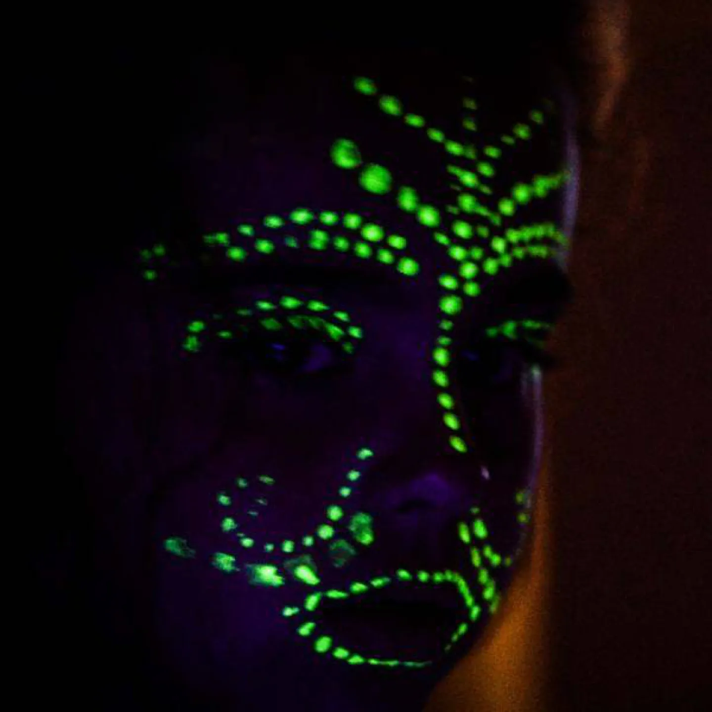 glow in the dark  verf voor lichaam.