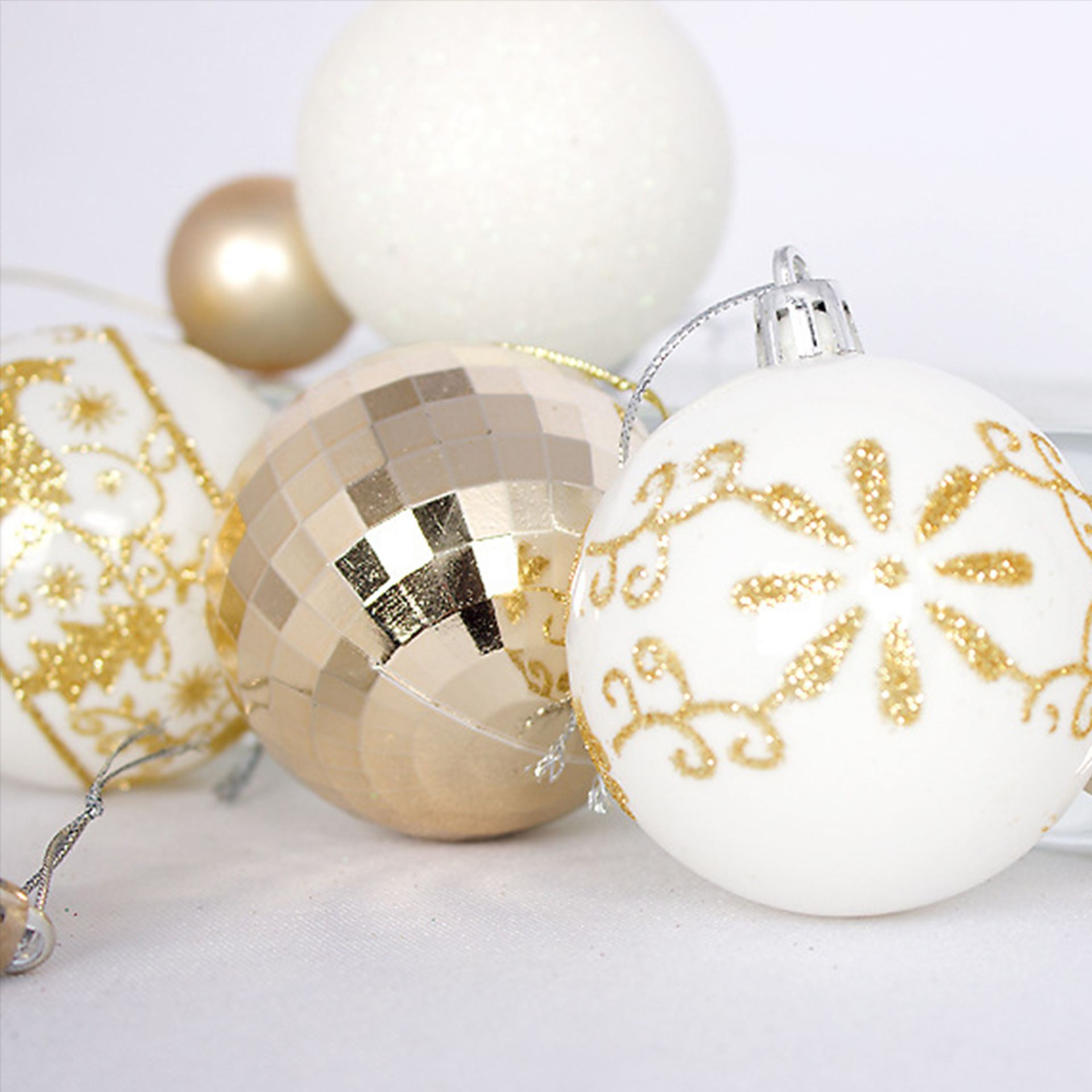 Kunststof kerstballen goud wit kopen