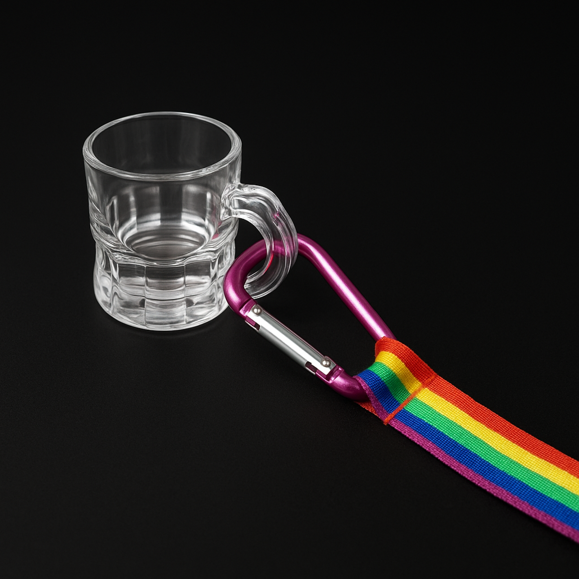 Regenboog keycord met shotglaasje