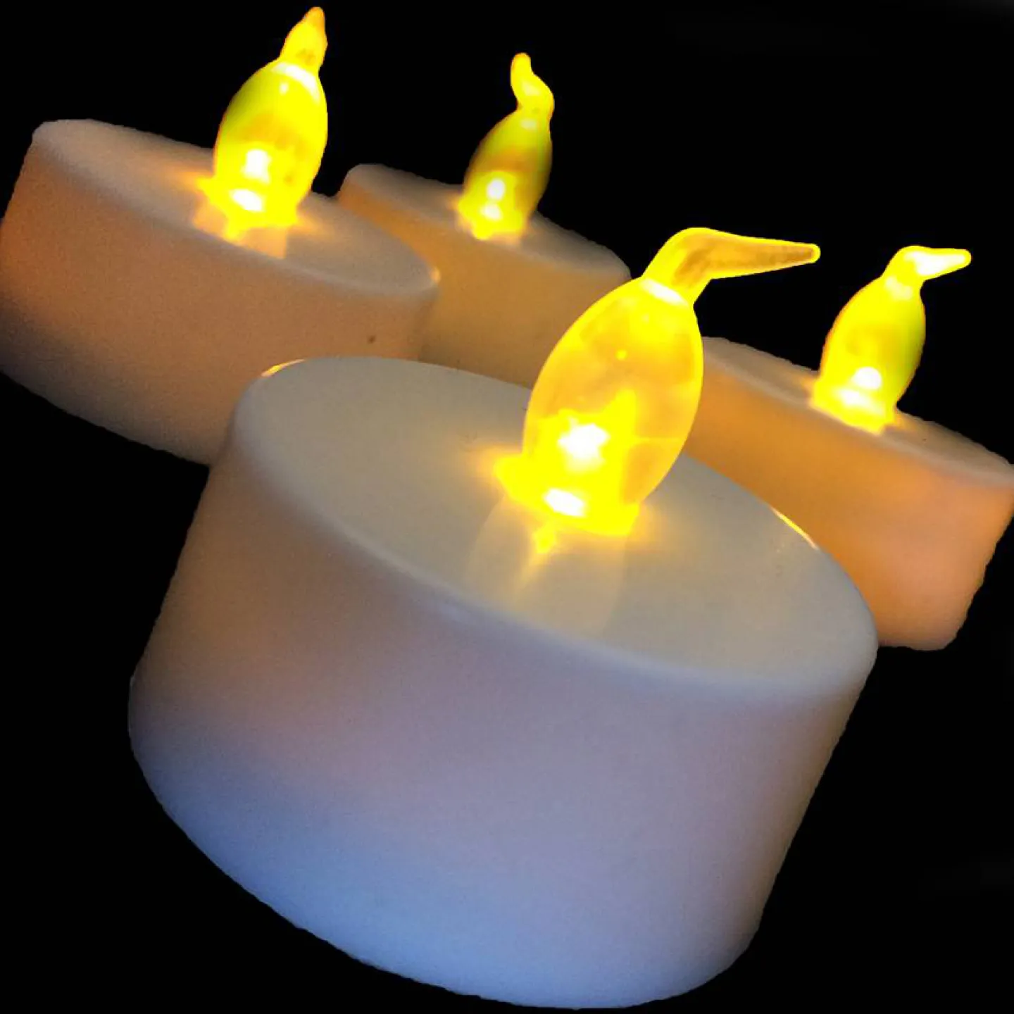 gele kaarsen met led lichtjes.